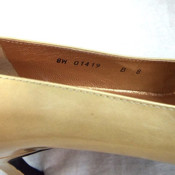 Stuart Weitzman Women's Gold Patent Leather Pointed Toe Heel w/ Bow Detail Sz 8W - Picture 4 of 8